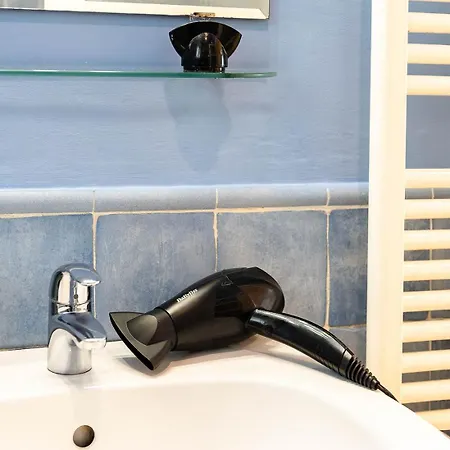 Casa Elegante Nel Cuore Di Con Terrazza アパート ボローニャ